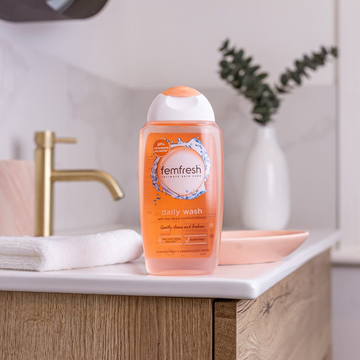Femfresh Daily Wash 250ml  view 2